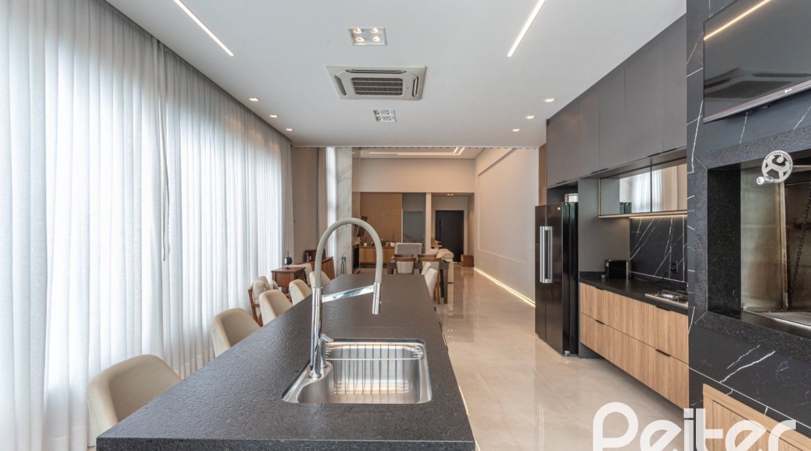 Casa em Condomínio à venda com 303m², 4 dormitórios, 4 suítes, 4 vagas, no bairro Alphaville em PORTO ALEGRE