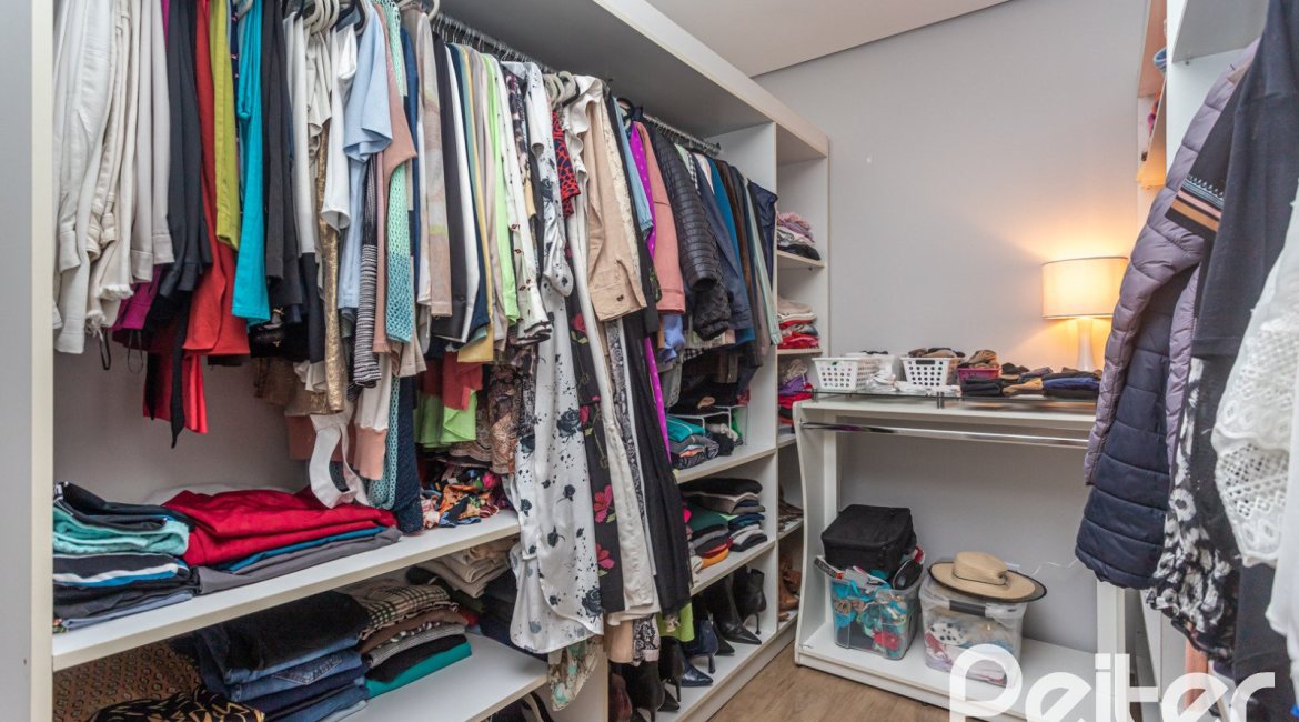 Casa em Condomínio à venda com 303m², 4 dormitórios, 4 suítes, 4 vagas, no bairro Alphaville em PORTO ALEGRE