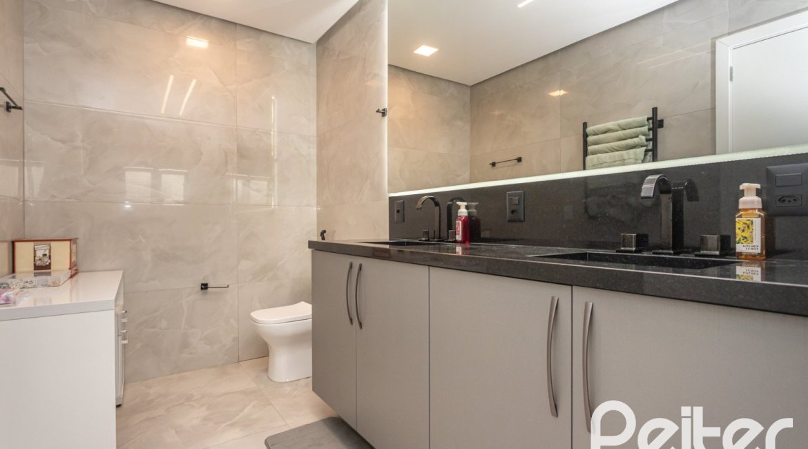 Casa em Condomínio à venda com 303m², 4 dormitórios, 4 suítes, 4 vagas, no bairro Alphaville em PORTO ALEGRE