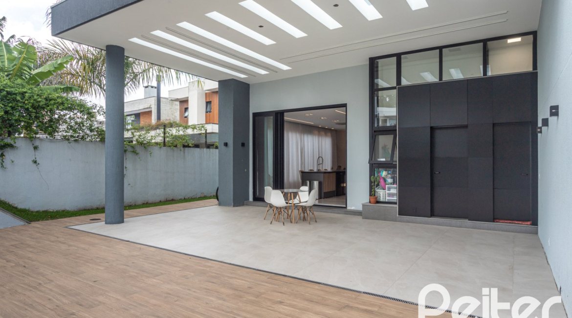 Casa em Condomínio à venda com 303m², 4 dormitórios, 4 suítes, 4 vagas, no bairro Alphaville em PORTO ALEGRE