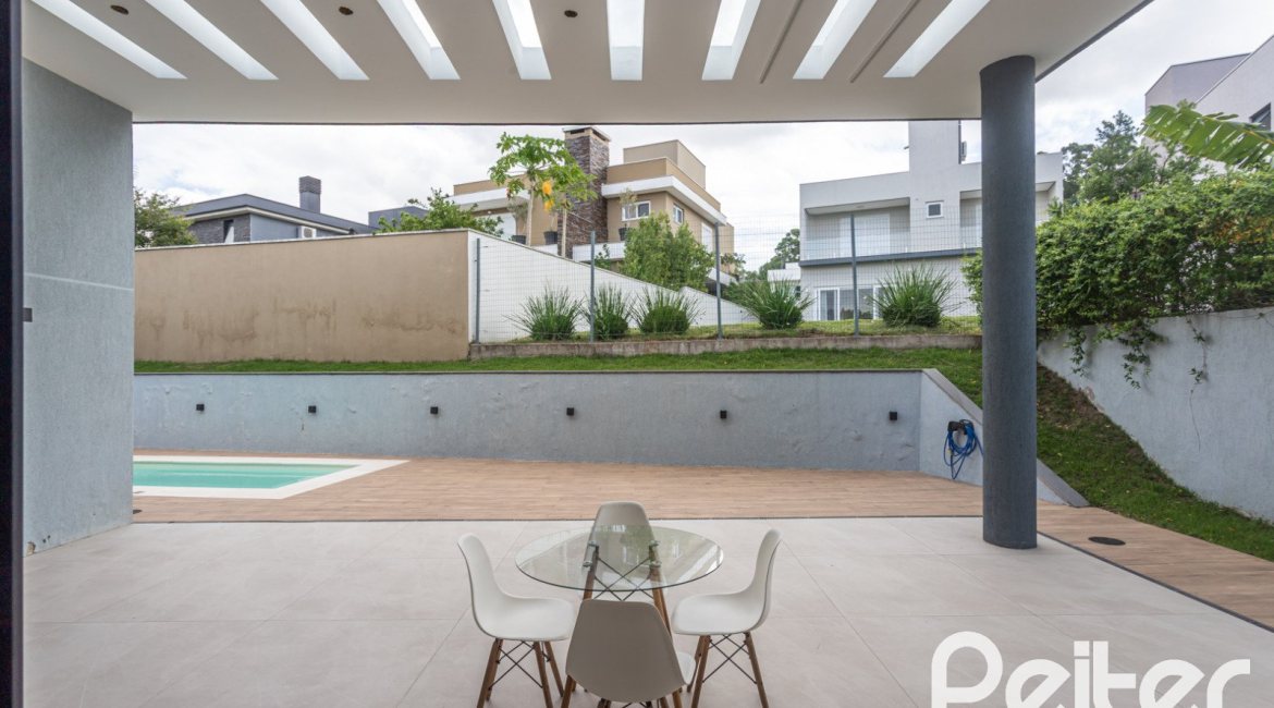 Casa em Condomínio à venda com 303m², 4 dormitórios, 4 suítes, 4 vagas, no bairro Alphaville em PORTO ALEGRE