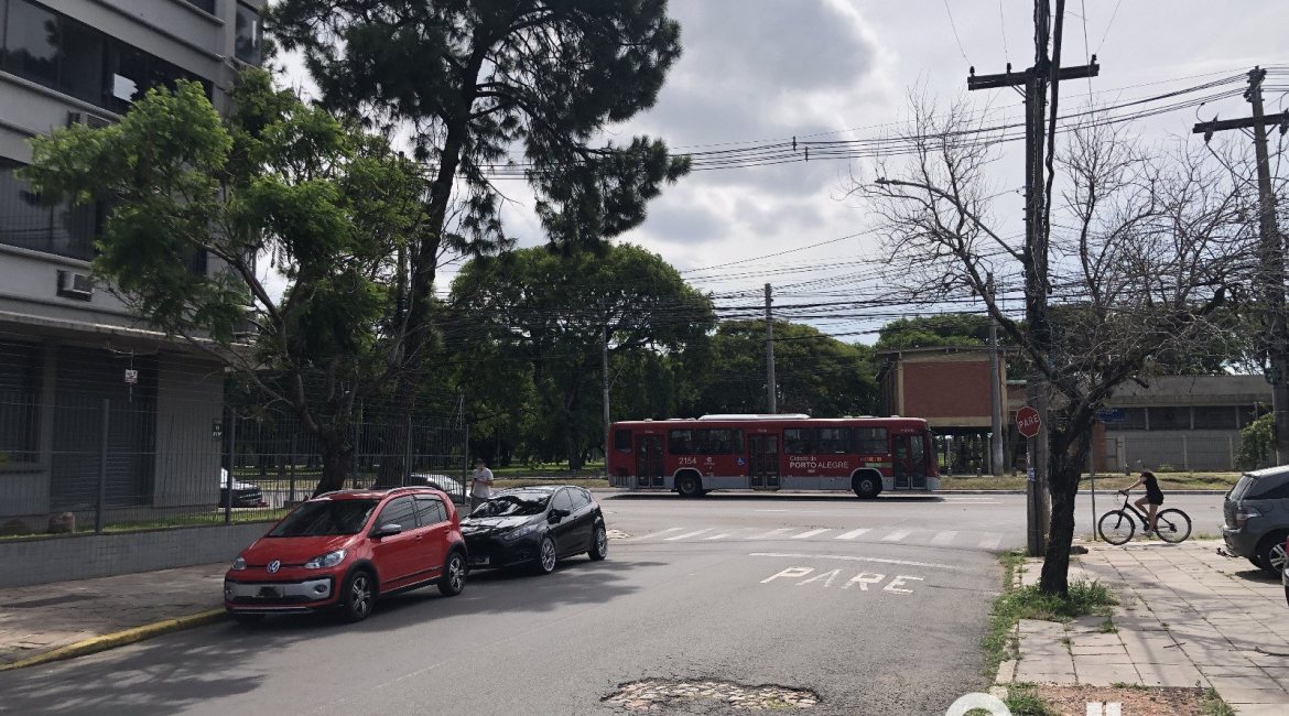 Comercial à venda com 24m², no bairro Menino Deus em Porto Alegre