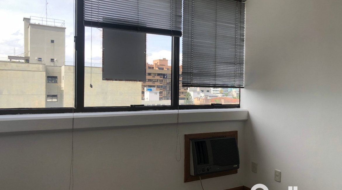 Comercial à venda com 24m², no bairro Menino Deus em Porto Alegre