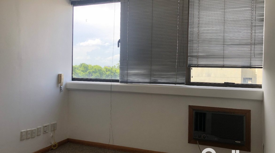 Comercial à venda com 24m², no bairro Menino Deus em Porto Alegre