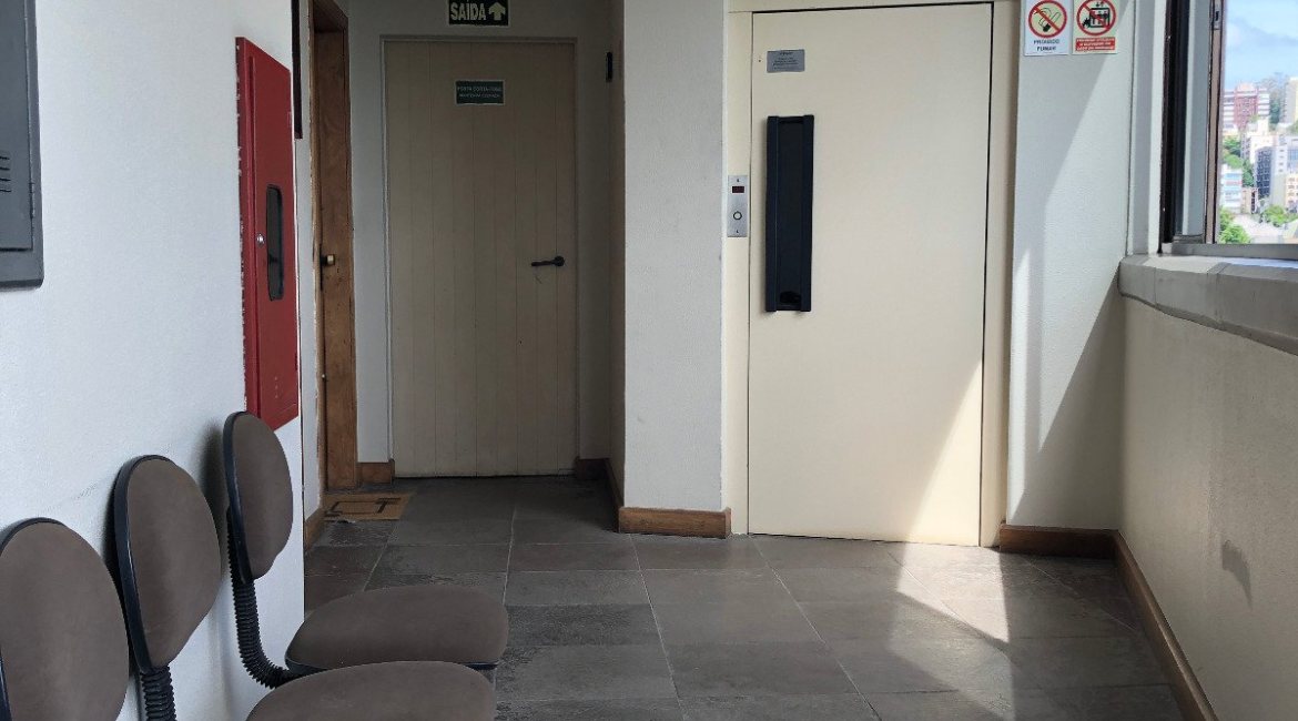 Comercial à venda com 24m², no bairro Menino Deus em Porto Alegre