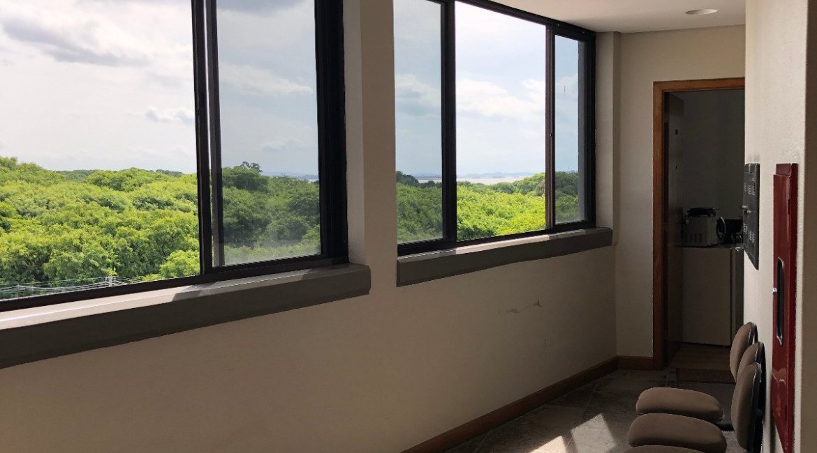 Comercial à venda com 24m², no bairro Menino Deus em Porto Alegre