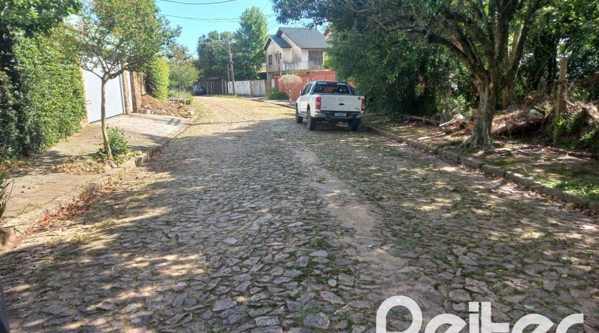 Terreno à venda com 574m², no bairro Teresópolis em Porto Alegre