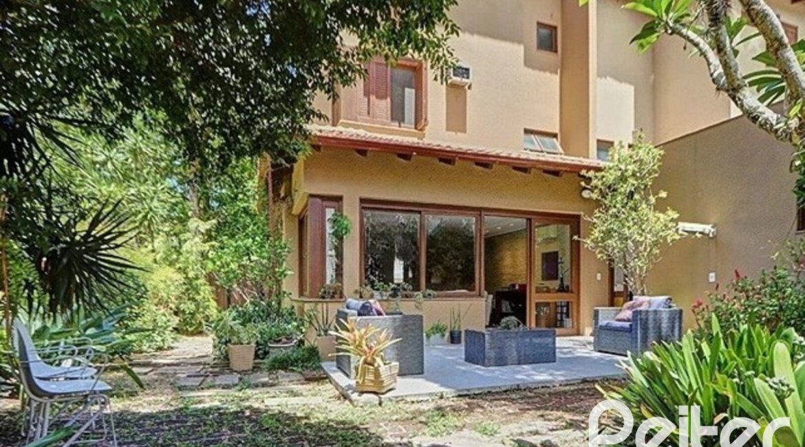 Casa em Condomínio à venda com 338m², 3 dormitórios, 1 suíte, 2 vagas, no bairro Tristeza em PORTO ALEGRE