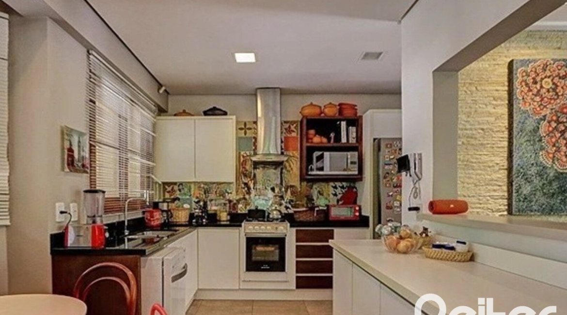 Casa em Condomínio à venda com 338m², 3 dormitórios, 1 suíte, 2 vagas, no bairro Tristeza em PORTO ALEGRE