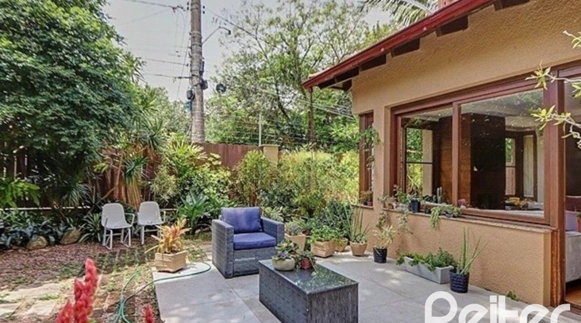 Casa em Condomínio à venda com 338m², 3 dormitórios, 1 suíte, 2 vagas, no bairro Tristeza em PORTO ALEGRE