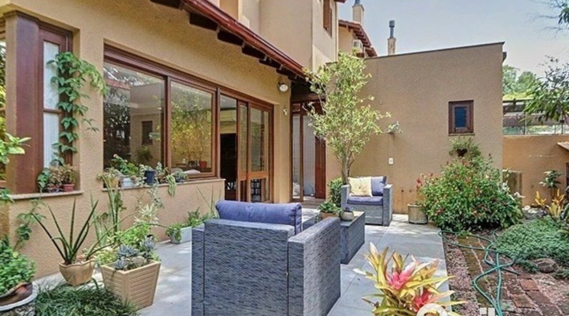 Casa em Condomínio à venda com 338m², 3 dormitórios, 1 suíte, 2 vagas, no bairro Tristeza em PORTO ALEGRE