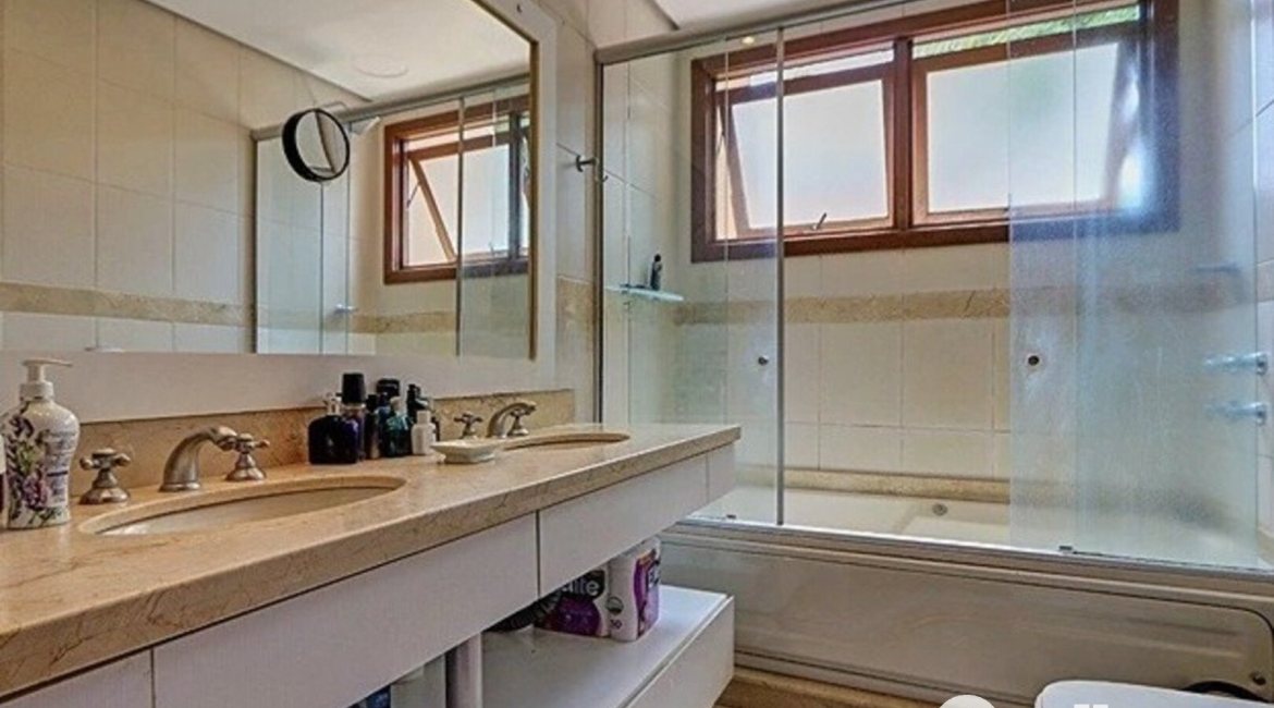 Casa em Condomínio à venda com 338m², 3 dormitórios, 1 suíte, 2 vagas, no bairro Tristeza em PORTO ALEGRE