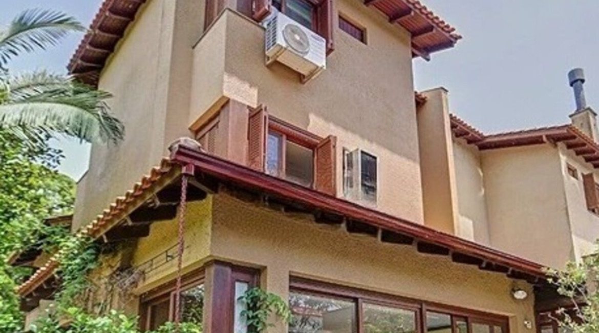 Casa em Condomínio à venda com 338m², 3 dormitórios, 1 suíte, 2 vagas, no bairro Tristeza em PORTO ALEGRE