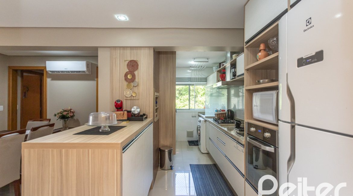 Apartamento à venda com 102m², 3 dormitórios, 1 suíte, 2 vagas, no bairro Tristeza em PORTO ALEGRE