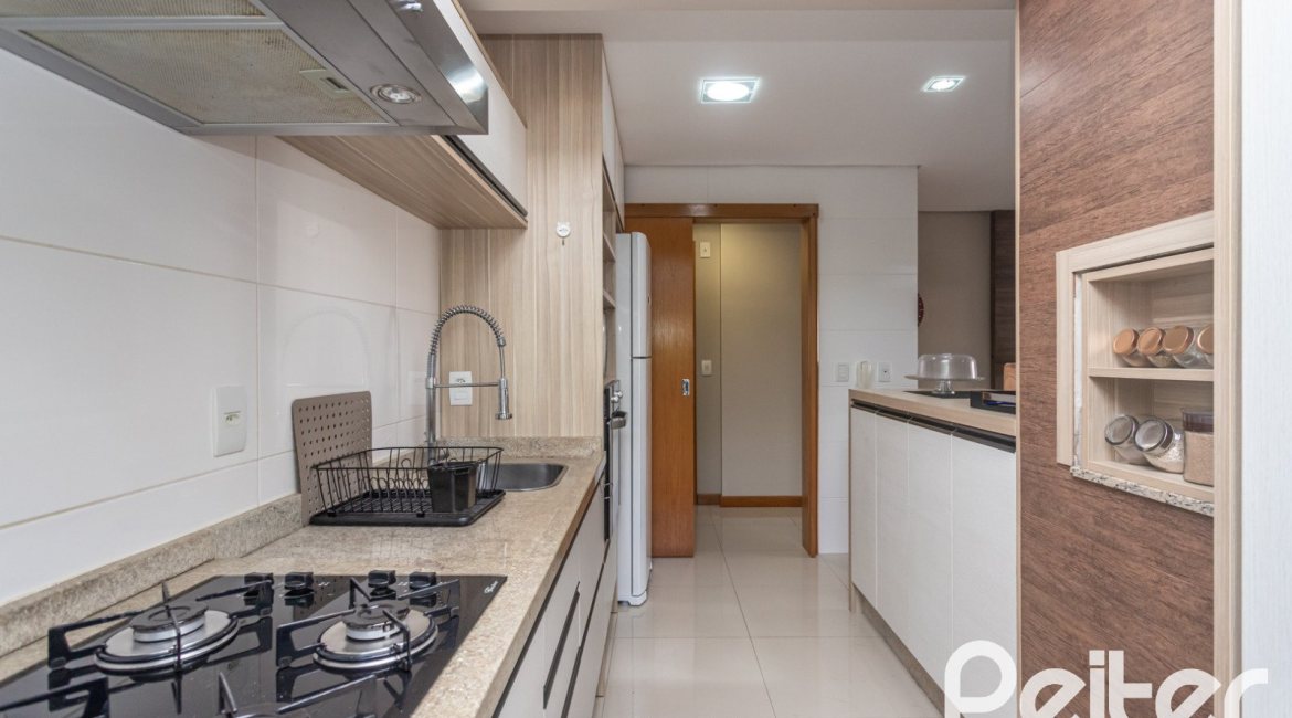 Apartamento à venda com 102m², 3 dormitórios, 1 suíte, 2 vagas, no bairro Tristeza em PORTO ALEGRE