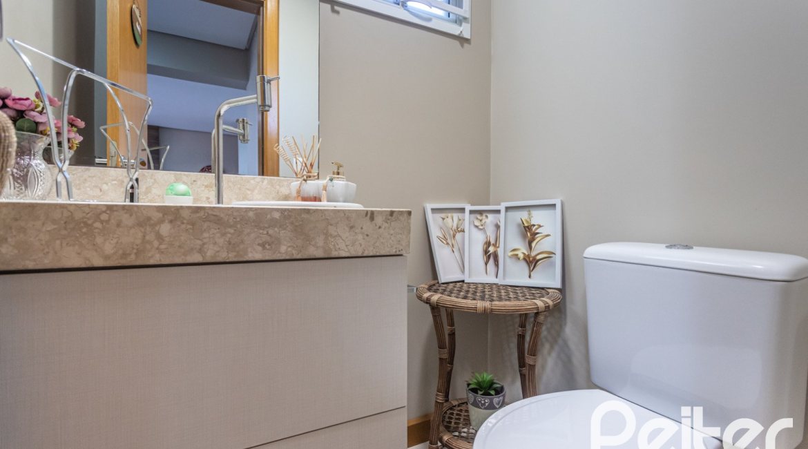 Apartamento à venda com 102m², 3 dormitórios, 1 suíte, 2 vagas, no bairro Tristeza em PORTO ALEGRE