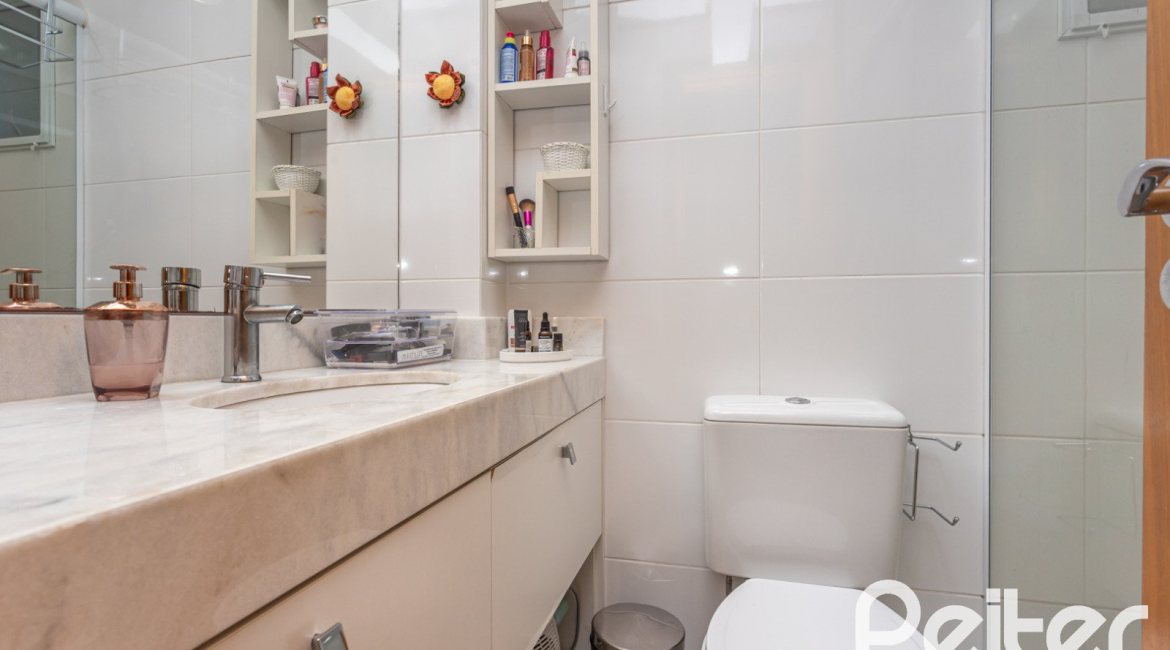 Apartamento à venda com 102m², 3 dormitórios, 1 suíte, 2 vagas, no bairro Tristeza em PORTO ALEGRE