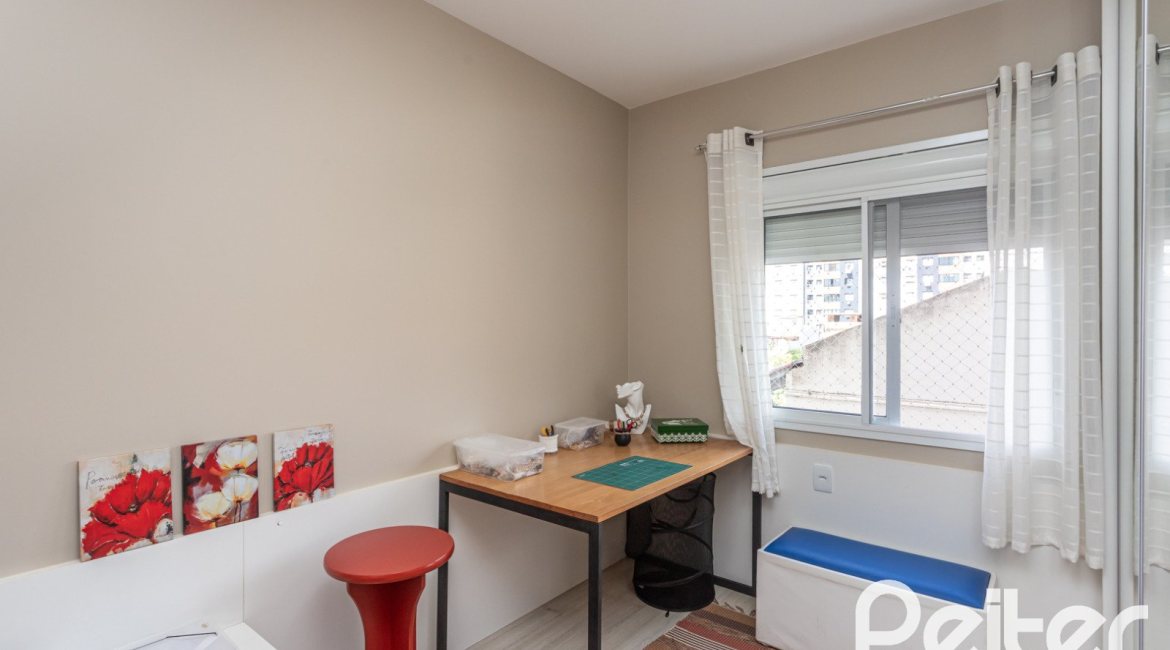 Apartamento à venda com 102m², 3 dormitórios, 1 suíte, 2 vagas, no bairro Tristeza em PORTO ALEGRE