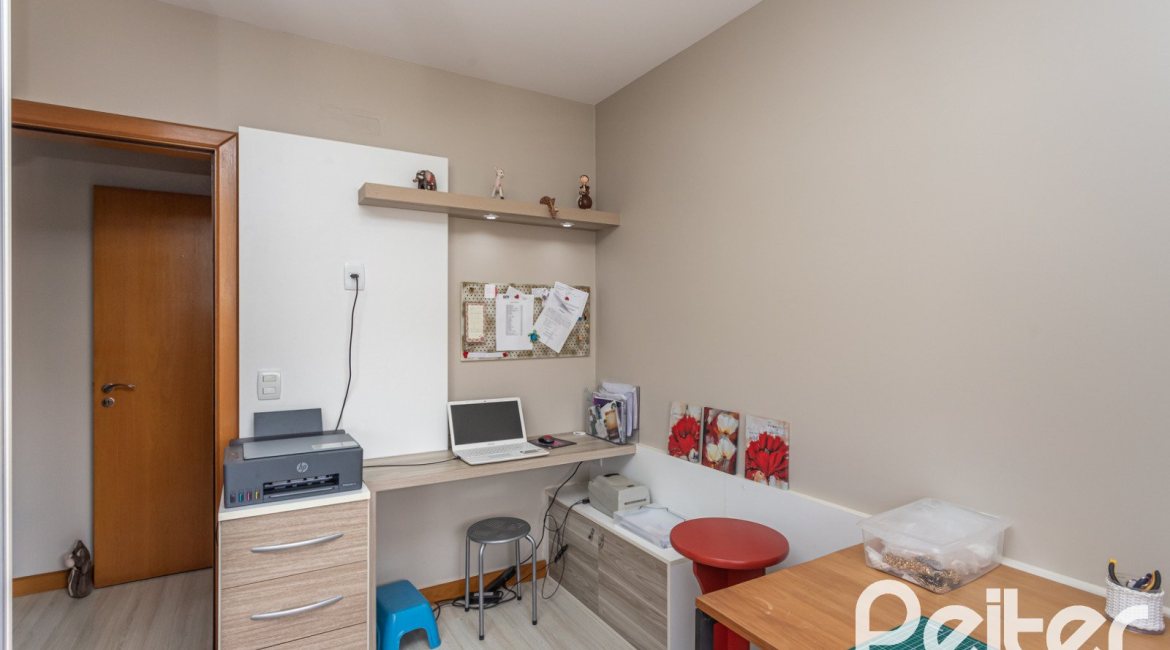 Apartamento à venda com 102m², 3 dormitórios, 1 suíte, 2 vagas, no bairro Tristeza em PORTO ALEGRE