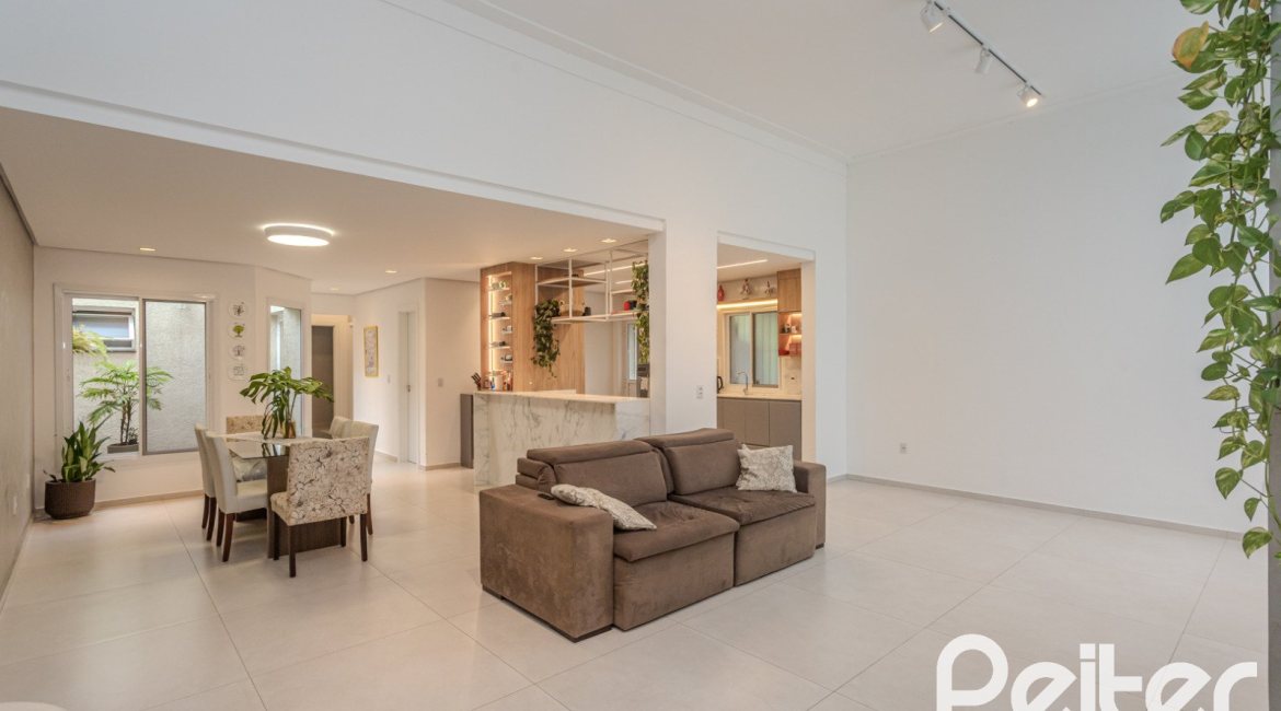 Casa à venda com 155m², 3 dormitórios, 3 suítes, 2 vagas, no bairro Espírito Santo em Porto Alegre