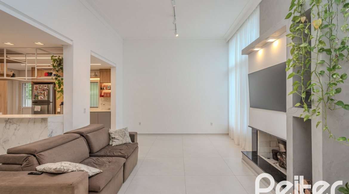 Casa à venda com 155m², 3 dormitórios, 3 suítes, 2 vagas, no bairro Espírito Santo em Porto Alegre