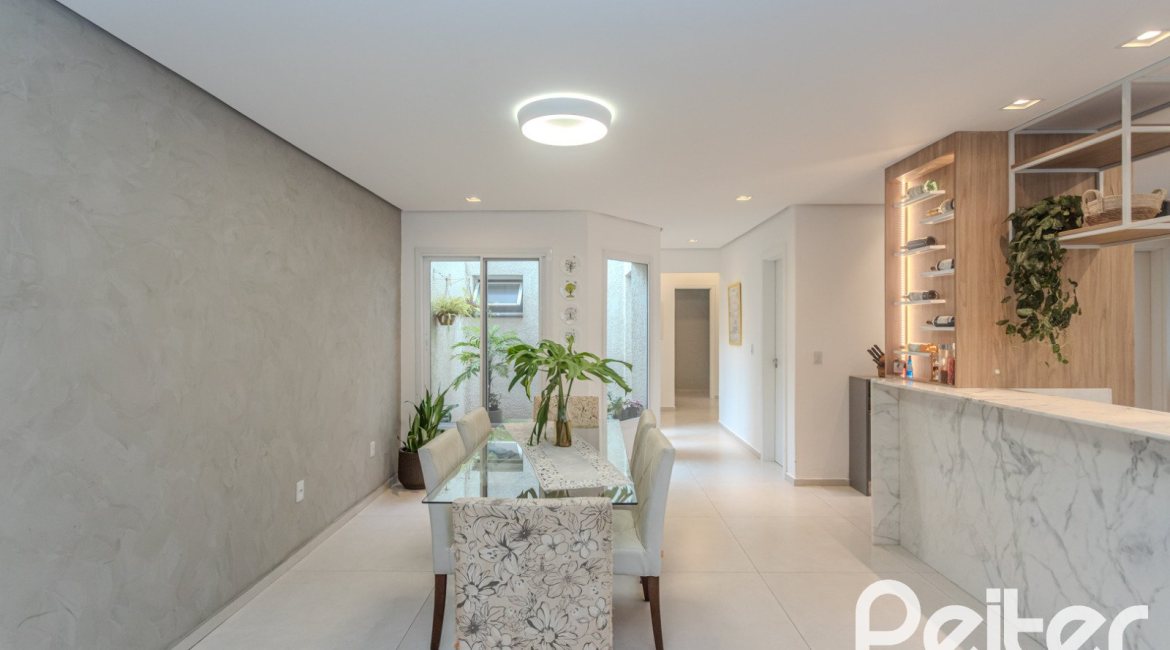 Casa à venda com 155m², 3 dormitórios, 3 suítes, 2 vagas, no bairro Espírito Santo em Porto Alegre