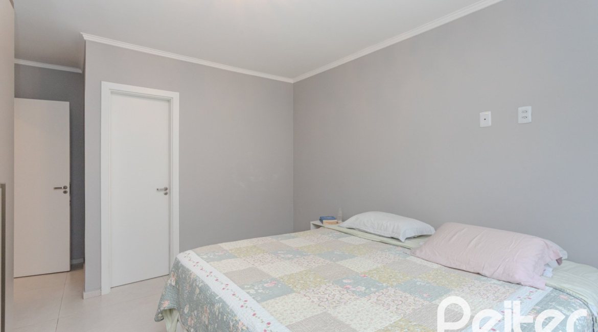 Casa à venda com 155m², 3 dormitórios, 3 suítes, 2 vagas, no bairro Espírito Santo em Porto Alegre