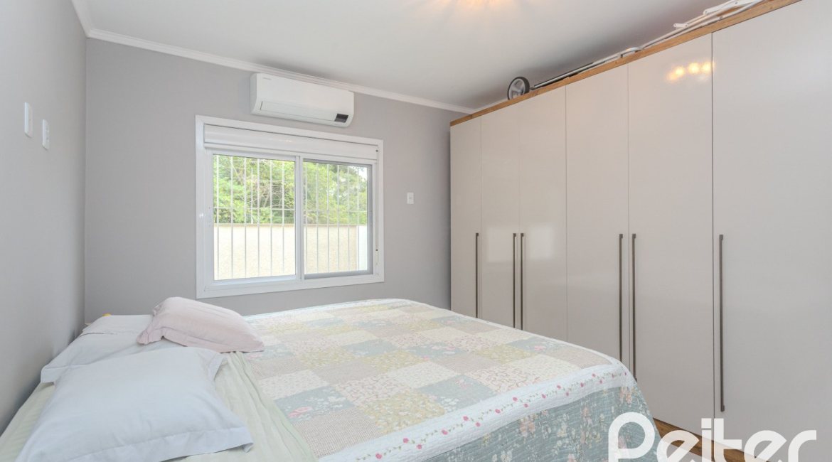Casa à venda com 155m², 3 dormitórios, 3 suítes, 2 vagas, no bairro Espírito Santo em Porto Alegre