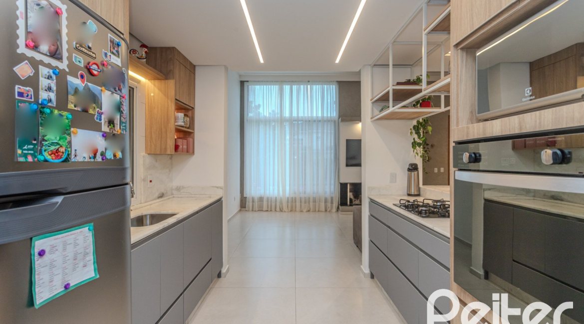 Casa à venda com 155m², 3 dormitórios, 3 suítes, 2 vagas, no bairro Espírito Santo em Porto Alegre