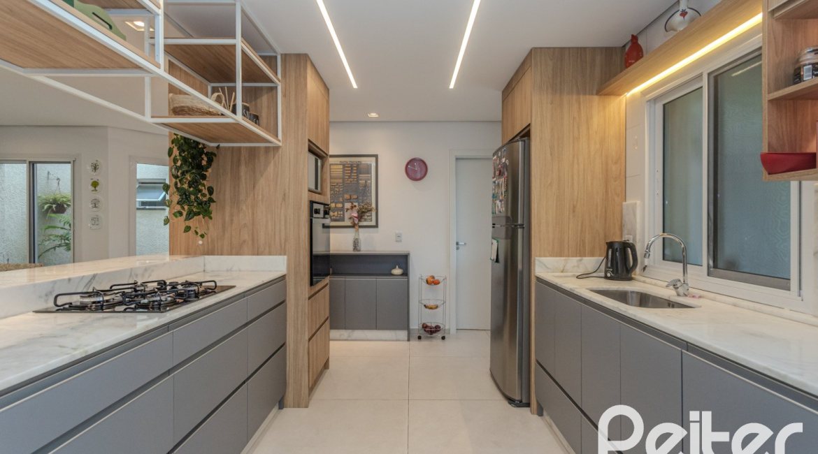 Casa à venda com 155m², 3 dormitórios, 3 suítes, 2 vagas, no bairro Espírito Santo em Porto Alegre