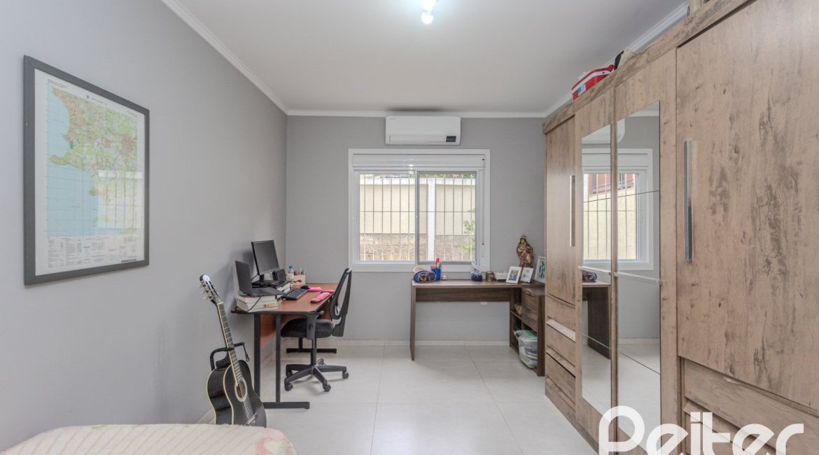 Casa à venda com 155m², 3 dormitórios, 3 suítes, 2 vagas, no bairro Espírito Santo em Porto Alegre