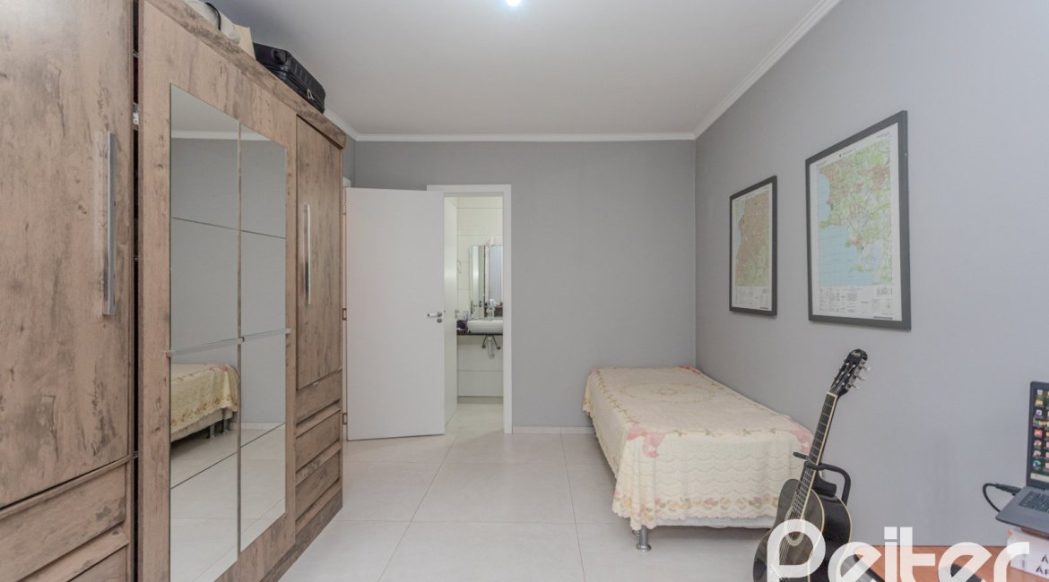 Casa à venda com 155m², 3 dormitórios, 3 suítes, 2 vagas, no bairro Espírito Santo em Porto Alegre