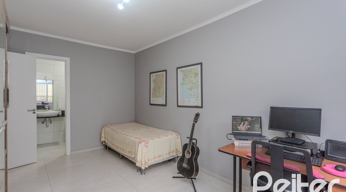Casa à venda com 155m², 3 dormitórios, 3 suítes, 2 vagas, no bairro Espírito Santo em Porto Alegre