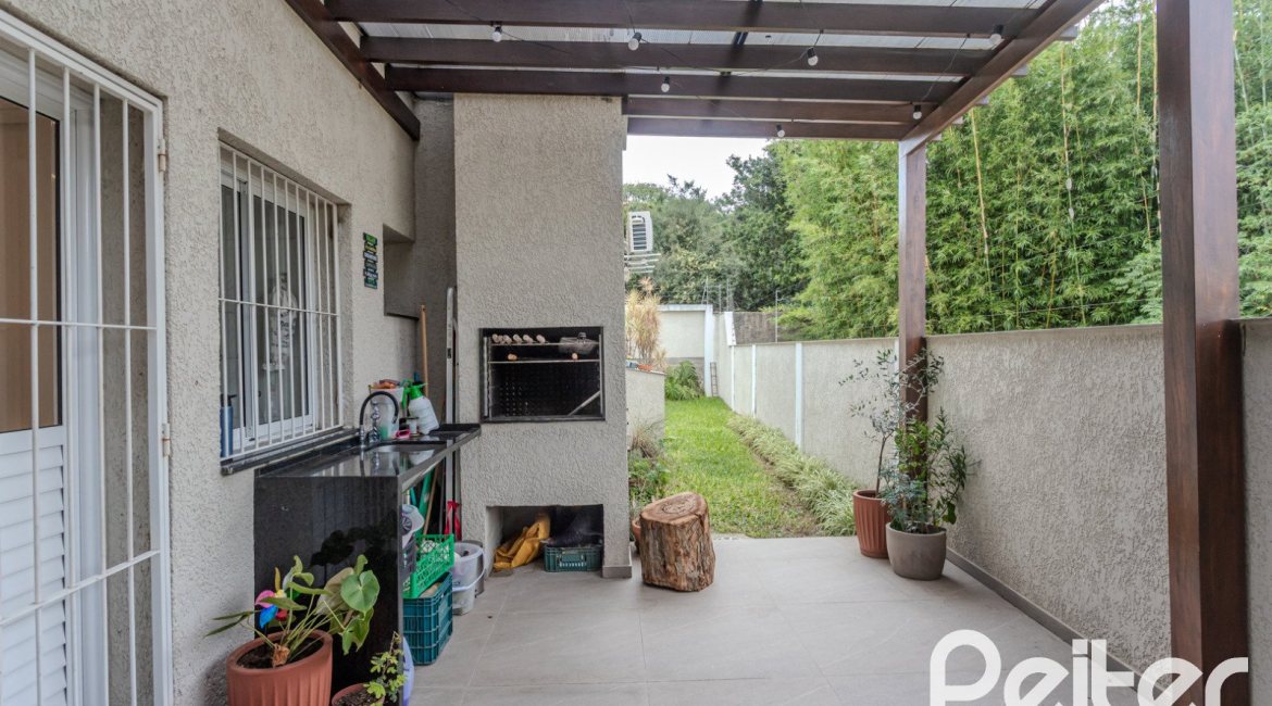 Casa à venda com 155m², 3 dormitórios, 3 suítes, 2 vagas, no bairro Espírito Santo em Porto Alegre