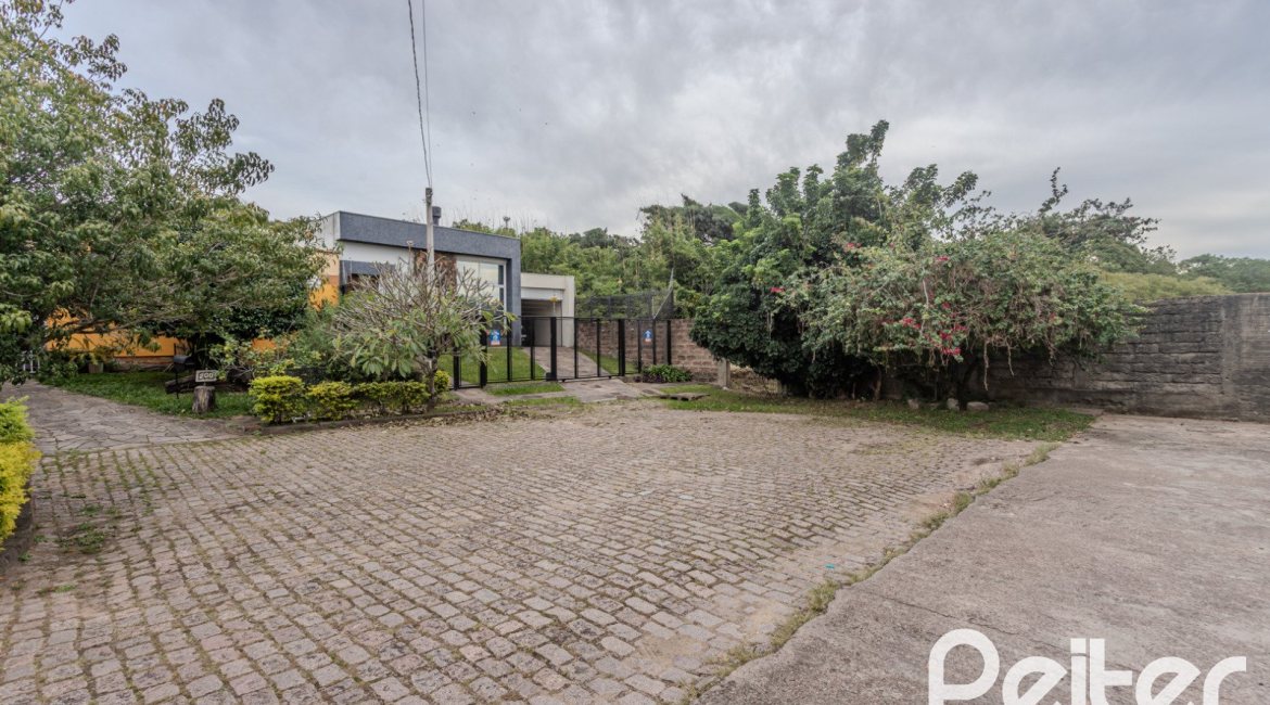 Casa à venda com 155m², 3 dormitórios, 3 suítes, 2 vagas, no bairro Espírito Santo em Porto Alegre