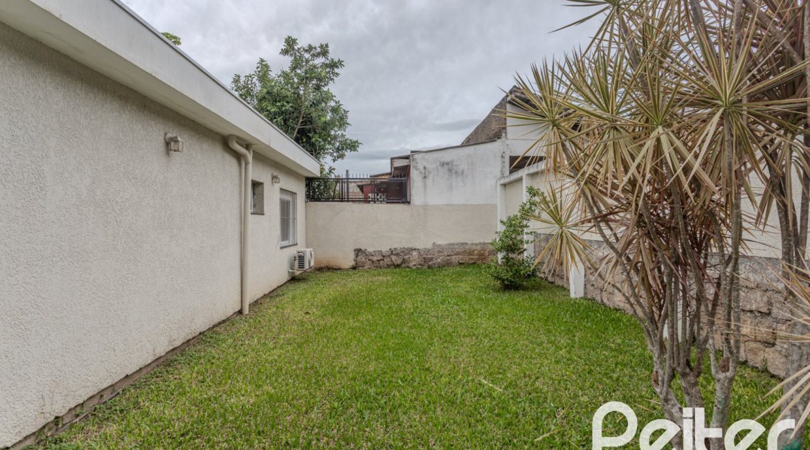 Casa à venda com 155m², 3 dormitórios, 3 suítes, 2 vagas, no bairro Espírito Santo em Porto Alegre