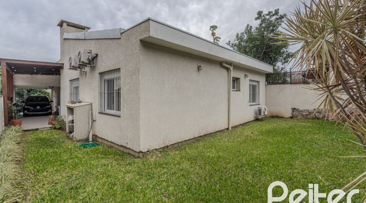 Casa à venda com 155m², 3 dormitórios, 3 suítes, 2 vagas, no bairro Espírito Santo em Porto Alegre