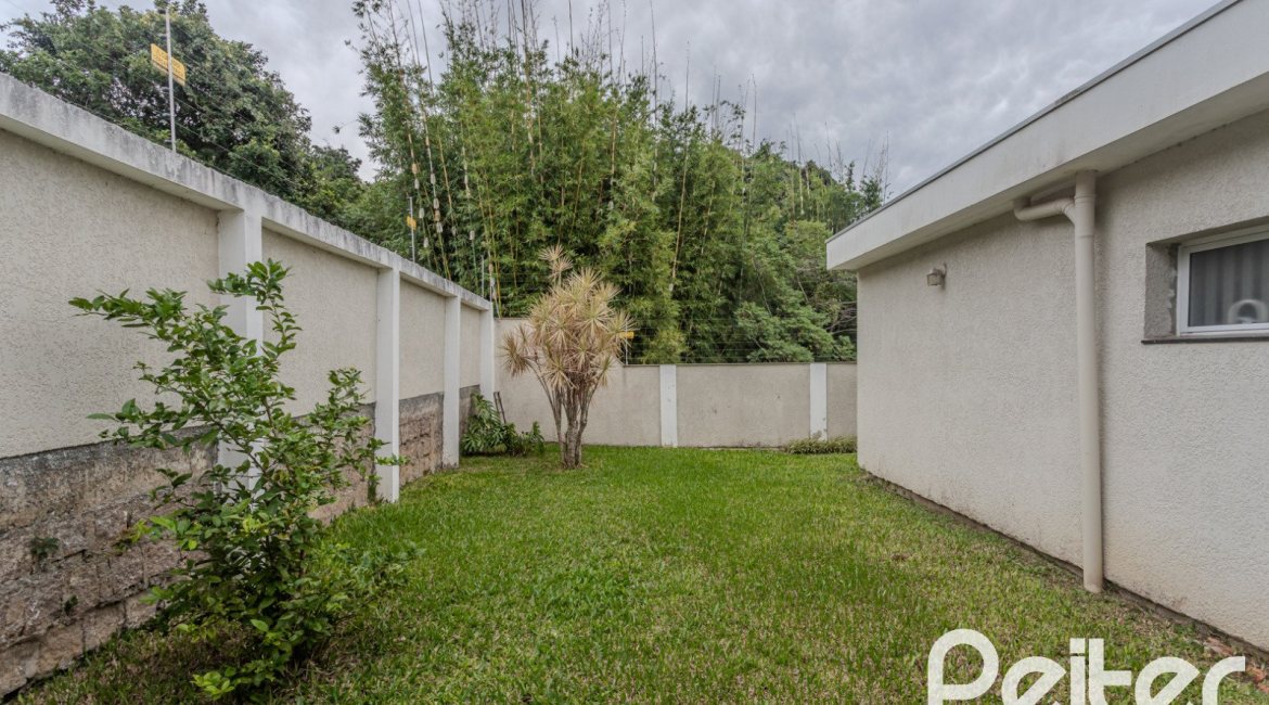 Casa à venda com 155m², 3 dormitórios, 3 suítes, 2 vagas, no bairro Espírito Santo em Porto Alegre