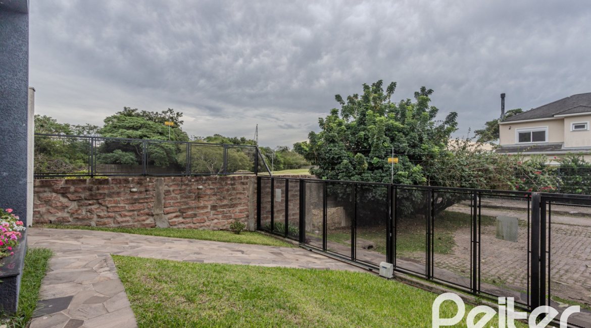 Casa à venda com 155m², 3 dormitórios, 3 suítes, 2 vagas, no bairro Espírito Santo em Porto Alegre