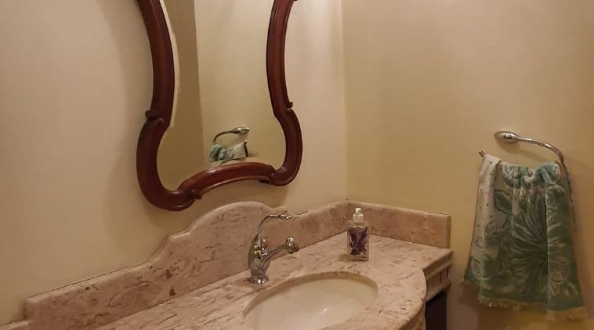 Casa em Condomínio à venda com 299m², 3 dormitórios, 1 suíte, 4 vagas, no bairro Cavalhada em PORTO ALEGRE