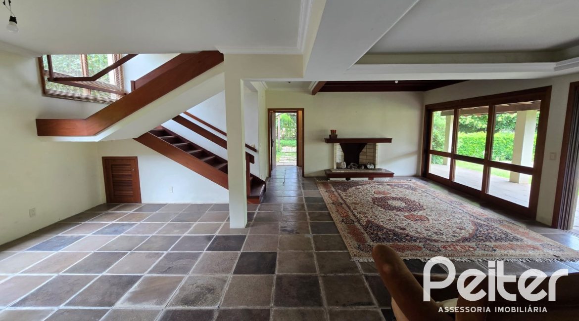 Casa em Condomínio à venda com 299m², 3 dormitórios, 1 suíte, 4 vagas, no bairro Cavalhada em PORTO ALEGRE