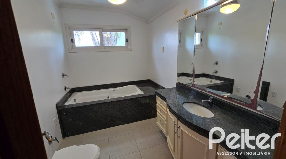 Casa em Condomínio à venda com 299m², 3 dormitórios, 1 suíte, 4 vagas, no bairro Cavalhada em PORTO ALEGRE