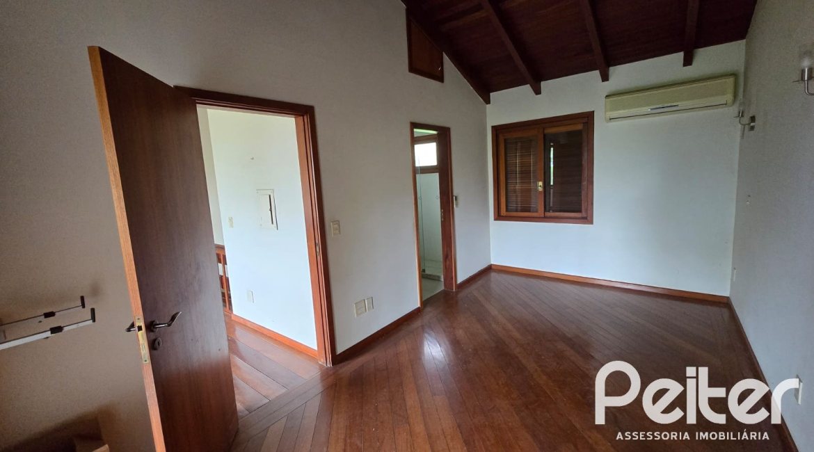 Casa em Condomínio à venda com 299m², 3 dormitórios, 1 suíte, 4 vagas, no bairro Cavalhada em PORTO ALEGRE