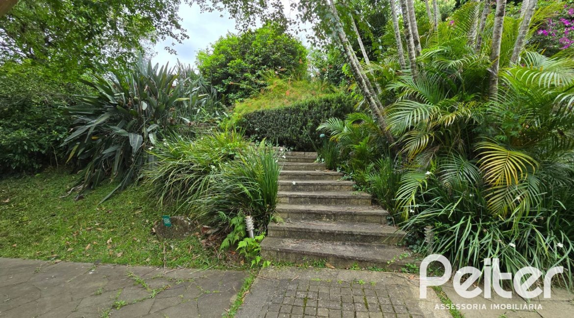 Casa em Condomínio à venda com 299m², 3 dormitórios, 1 suíte, 4 vagas, no bairro Cavalhada em PORTO ALEGRE