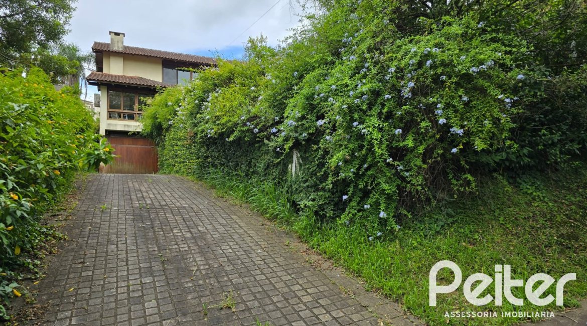 Casa em Condomínio à venda com 299m², 3 dormitórios, 1 suíte, 4 vagas, no bairro Cavalhada em PORTO ALEGRE