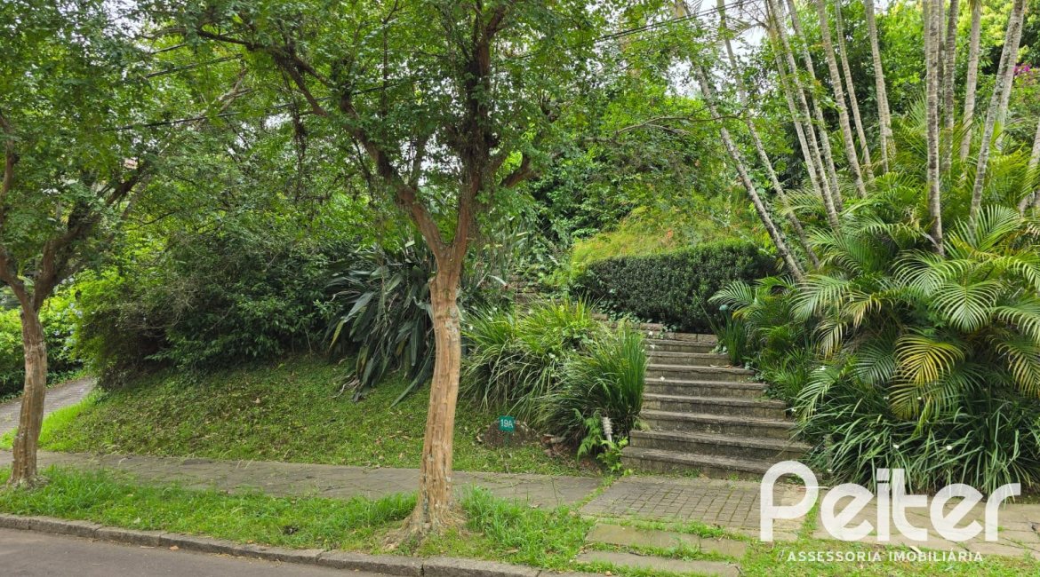 Casa em Condomínio à venda com 299m², 3 dormitórios, 1 suíte, 4 vagas, no bairro Cavalhada em PORTO ALEGRE