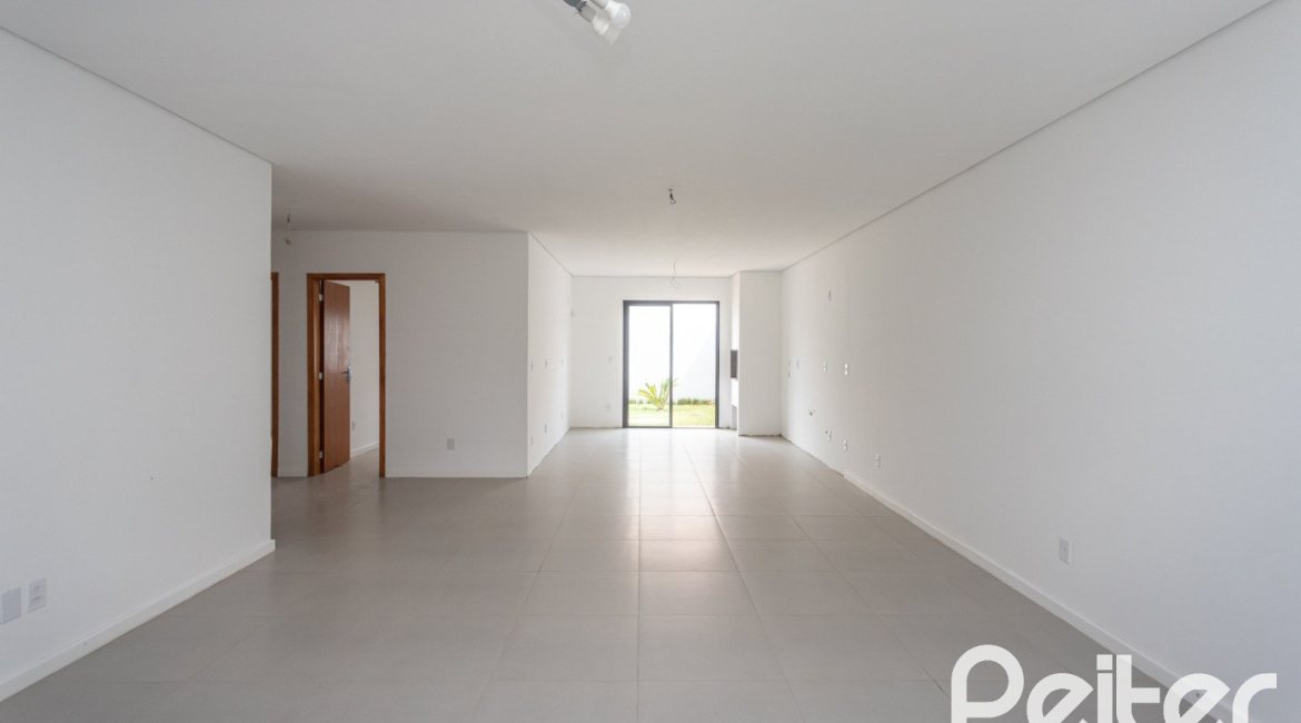 Casa à venda com 120m², 3 dormitórios, 1 suíte, 2 vagas, no bairro Tristeza em Porto Alegre