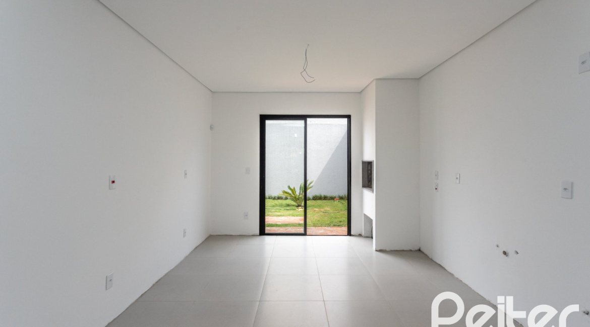 Casa à venda com 120m², 3 dormitórios, 1 suíte, 2 vagas, no bairro Tristeza em Porto Alegre