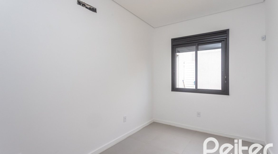 Casa à venda com 120m², 3 dormitórios, 1 suíte, 2 vagas, no bairro Tristeza em Porto Alegre