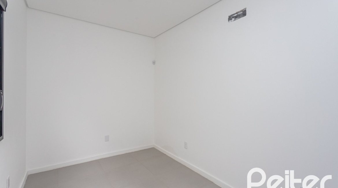 Casa à venda com 120m², 3 dormitórios, 1 suíte, 2 vagas, no bairro Tristeza em Porto Alegre